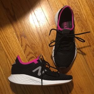 New Balance ROAV Sneakers